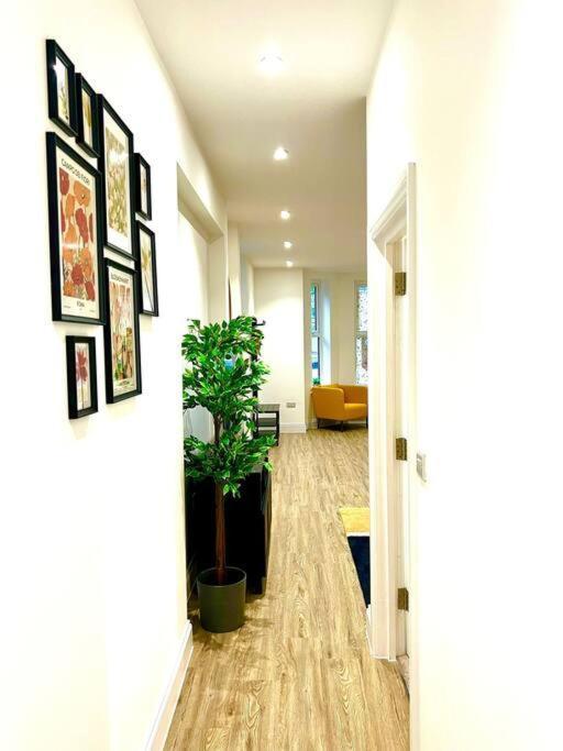 Brand New Apt - Beach Breeze Spacious 1-Bedroom Apartment With Parking - Sleeps 4 Ppl- Internet Bournemouth Eksteriør bilde