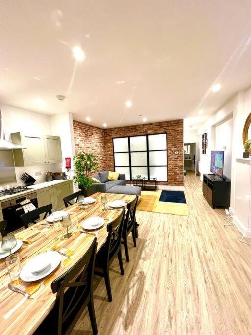 Brand New Apt - Beach Breeze Spacious 1-Bedroom Apartment With Parking - Sleeps 4 Ppl- Internet Bournemouth Eksteriør bilde