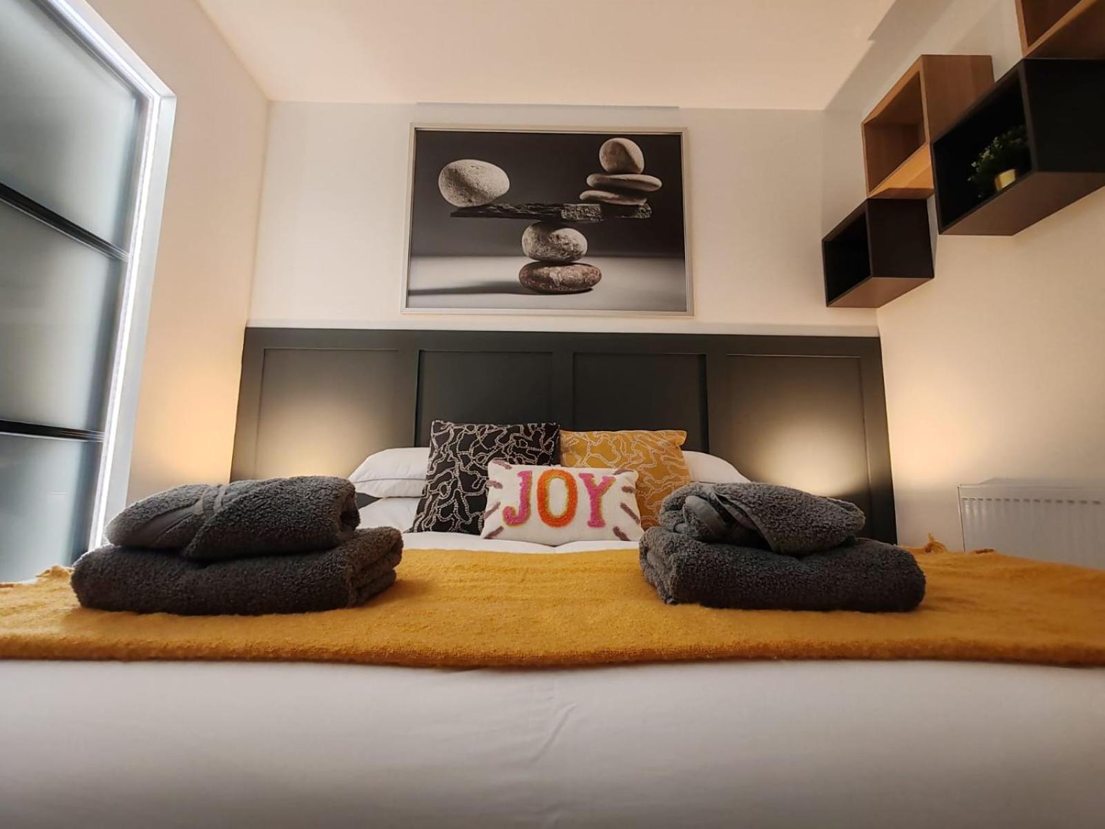 Brand New Apt - Beach Breeze Spacious 1-Bedroom Apartment With Parking - Sleeps 4 Ppl- Internet Bournemouth Eksteriør bilde