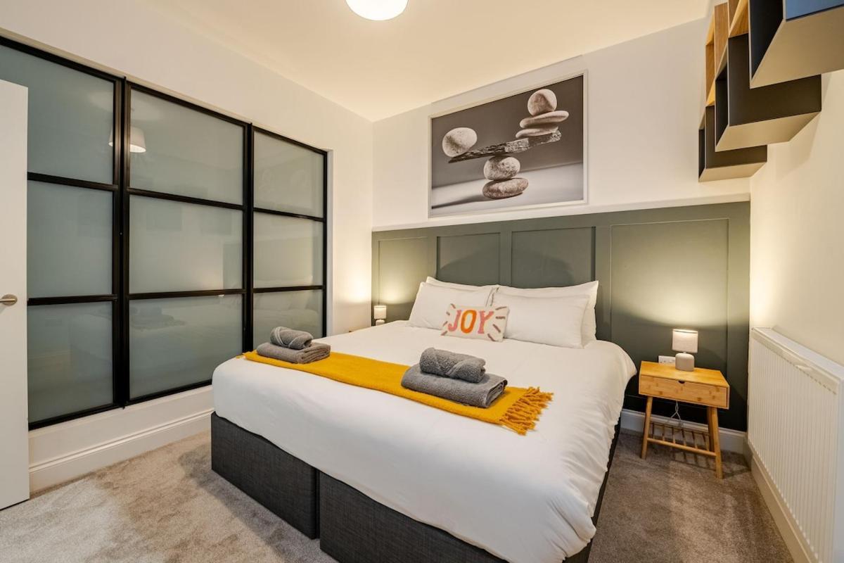 Brand New Apt - Beach Breeze Spacious 1-Bedroom Apartment With Parking - Sleeps 4 Ppl- Internet Bournemouth Eksteriør bilde