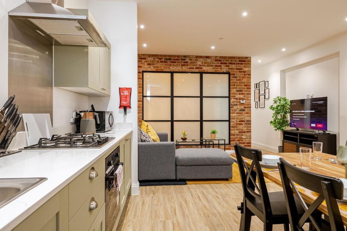Brand New Apt - Beach Breeze Spacious 1-Bedroom Apartment With Parking - Sleeps 4 Ppl- Internet Bournemouth Eksteriør bilde