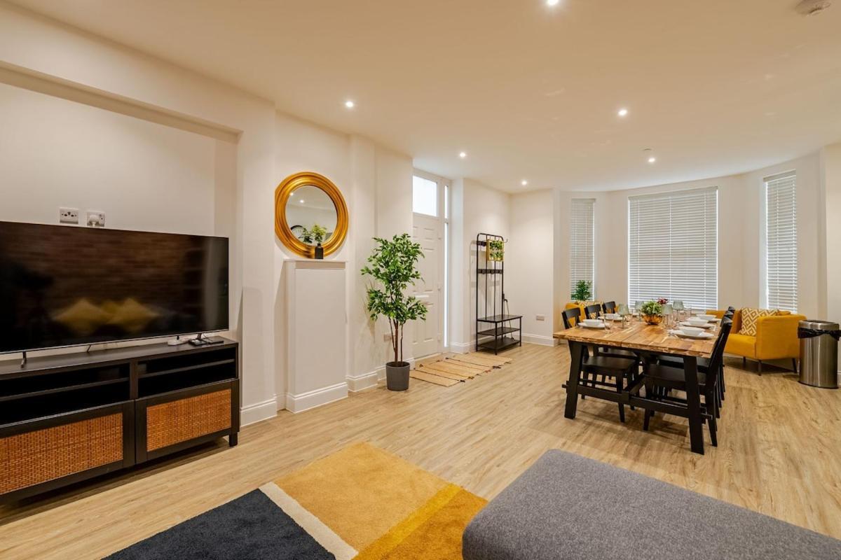 Brand New Apt - Beach Breeze Spacious 1-Bedroom Apartment With Parking - Sleeps 4 Ppl- Internet Bournemouth Eksteriør bilde