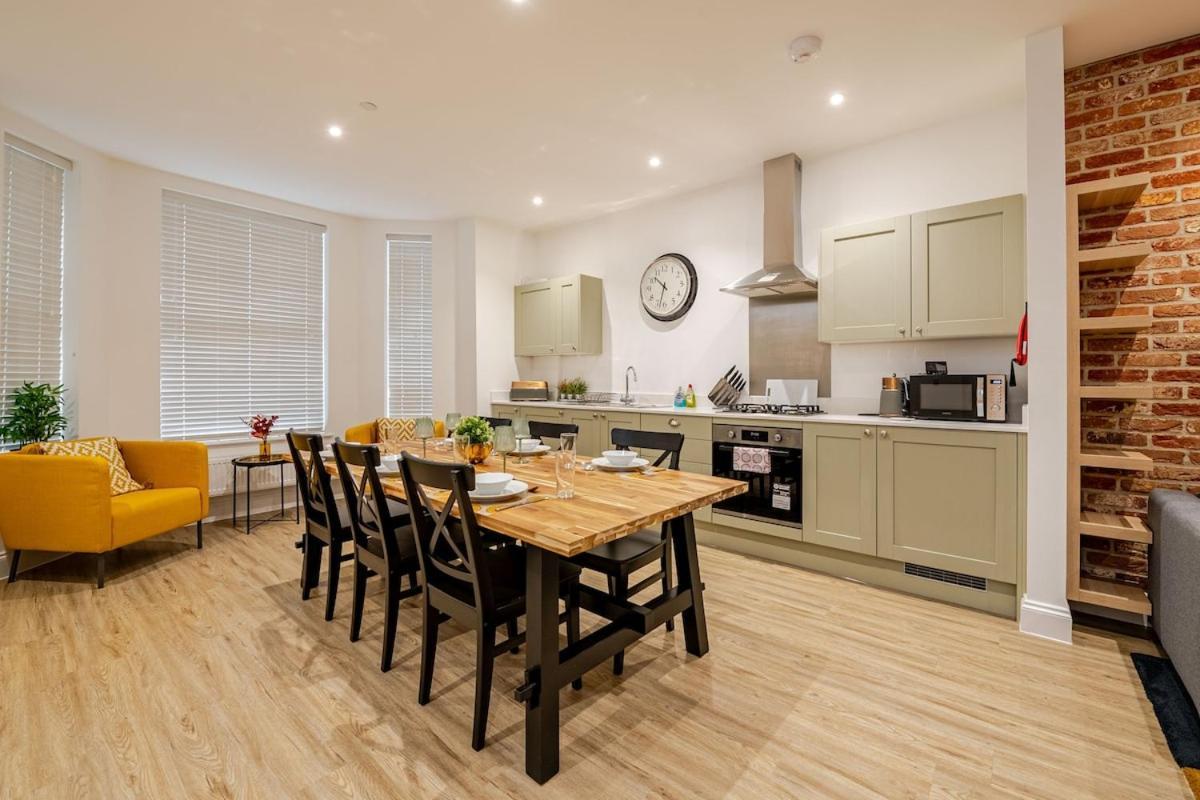 Brand New Apt - Beach Breeze Spacious 1-Bedroom Apartment With Parking - Sleeps 4 Ppl- Internet Bournemouth Eksteriør bilde