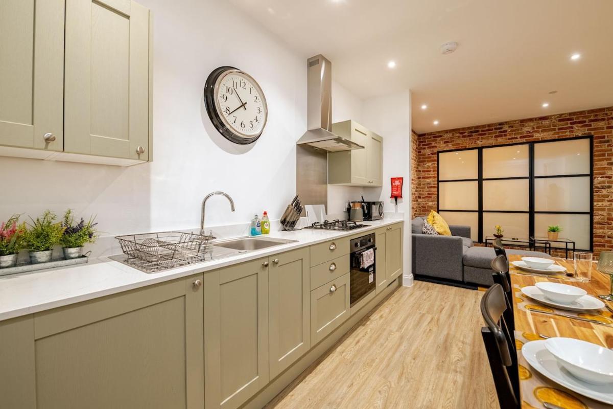Brand New Apt - Beach Breeze Spacious 1-Bedroom Apartment With Parking - Sleeps 4 Ppl- Internet Bournemouth Eksteriør bilde
