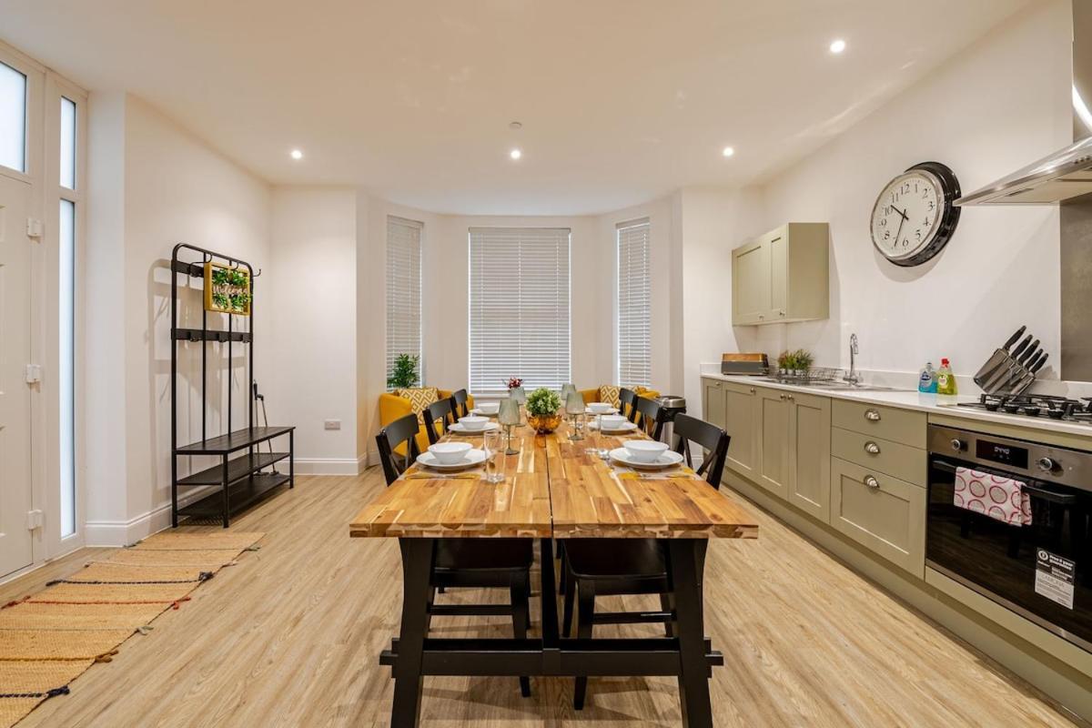 Brand New Apt - Beach Breeze Spacious 1-Bedroom Apartment With Parking - Sleeps 4 Ppl- Internet Bournemouth Eksteriør bilde