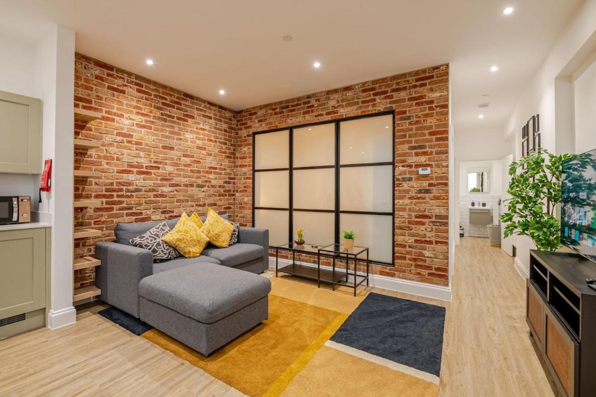 Brand New Apt - Beach Breeze Spacious 1-Bedroom Apartment With Parking - Sleeps 4 Ppl- Internet Bournemouth Eksteriør bilde