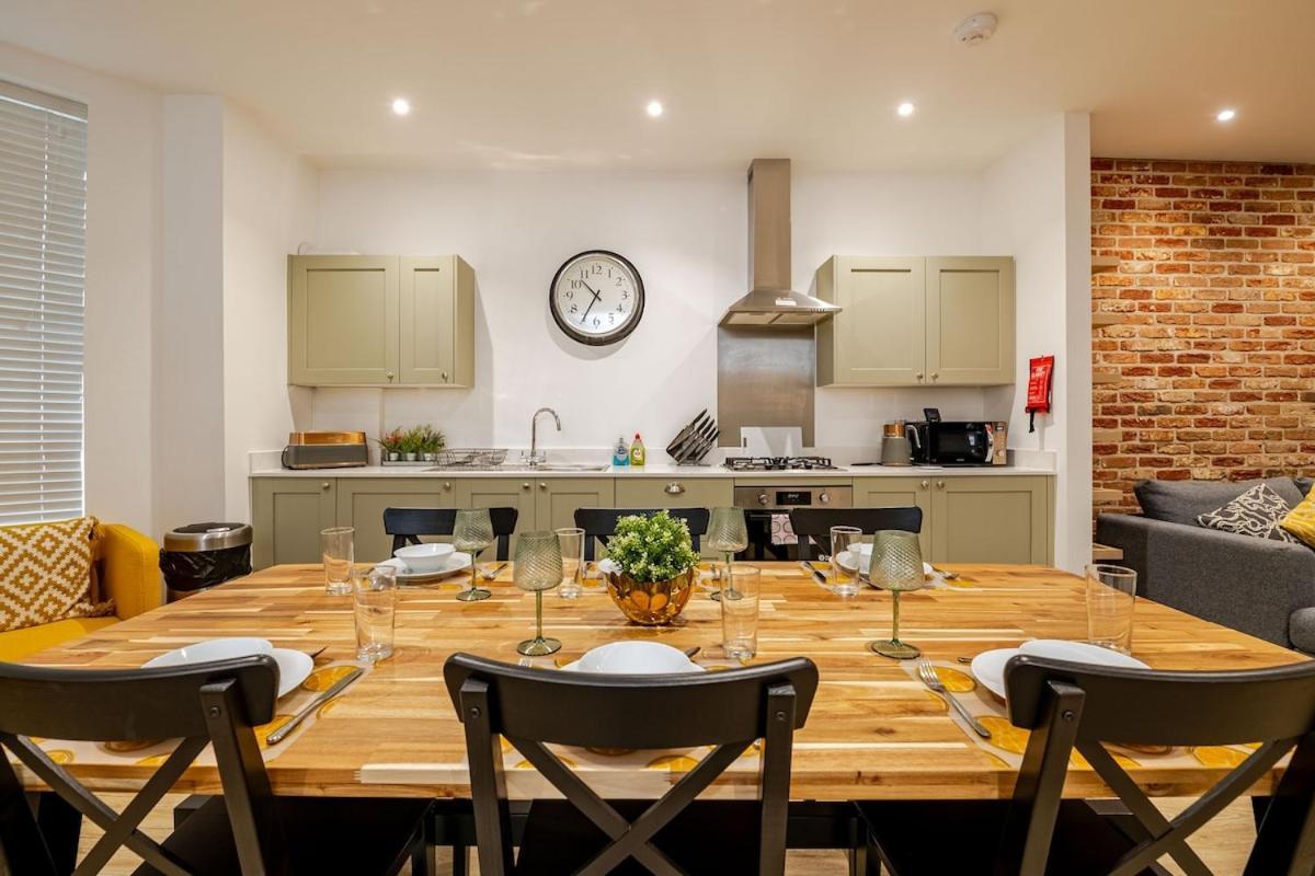 Brand New Apt - Beach Breeze Spacious 1-Bedroom Apartment With Parking - Sleeps 4 Ppl- Internet Bournemouth Eksteriør bilde