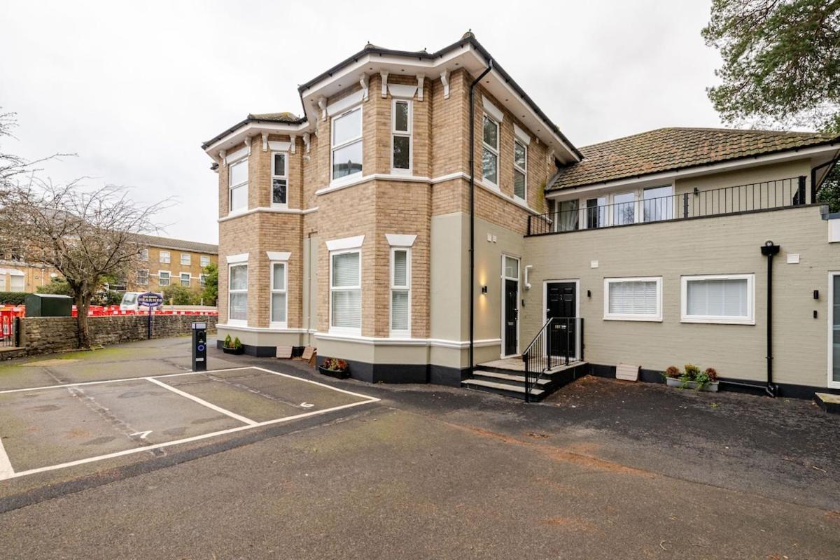 Brand New Apt - Beach Breeze Spacious 1-Bedroom Apartment With Parking - Sleeps 4 Ppl- Internet Bournemouth Eksteriør bilde