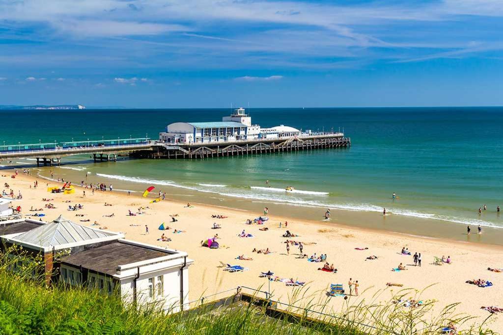 Brand New Apt - Beach Breeze Spacious 1-Bedroom Apartment With Parking - Sleeps 4 Ppl- Internet Bournemouth Eksteriør bilde