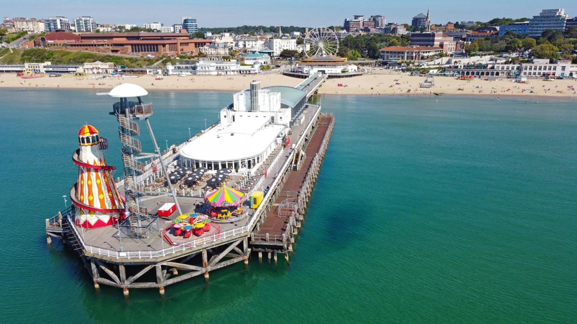 Brand New Apt - Beach Breeze Spacious 1-Bedroom Apartment With Parking - Sleeps 4 Ppl- Internet Bournemouth Eksteriør bilde
